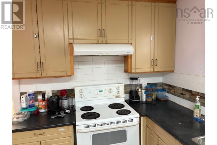 6411 6413 6415 Quinpool Road - 4