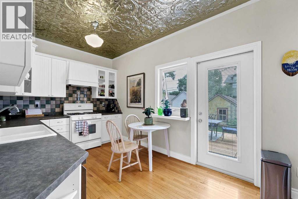 379 5 Street SE - 13