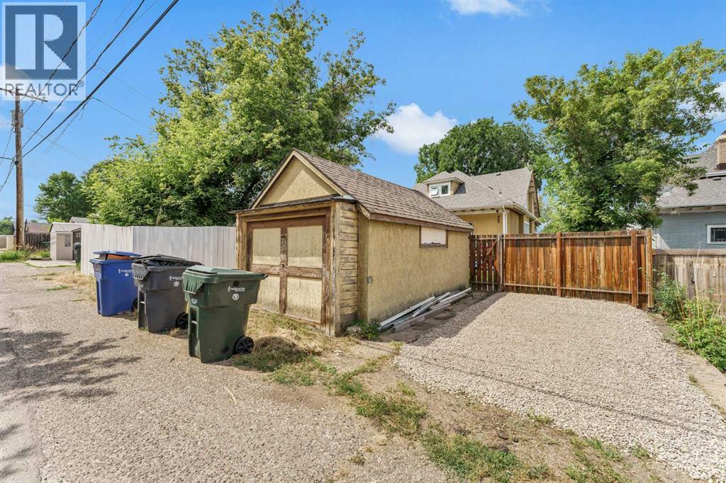 379 5 Street SE - 40