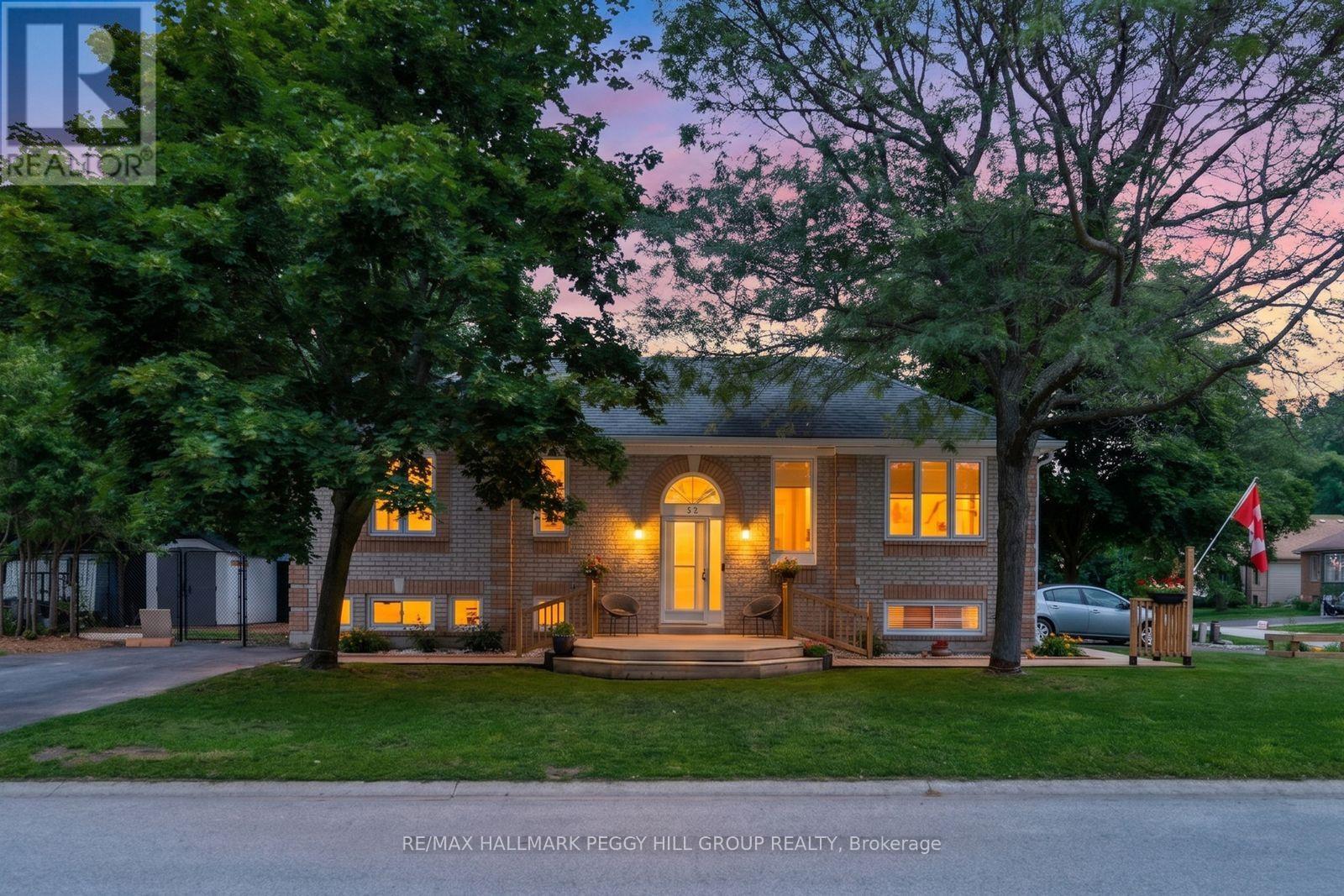 52 HARBOUR CRESCENT
