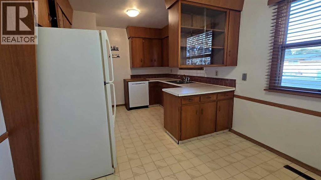 892 Bassett Crescent NW - Image 3