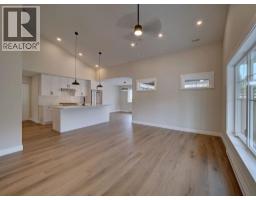 1051 Celia Crescent, Gibsons, BC V0N1V7 Photo 6