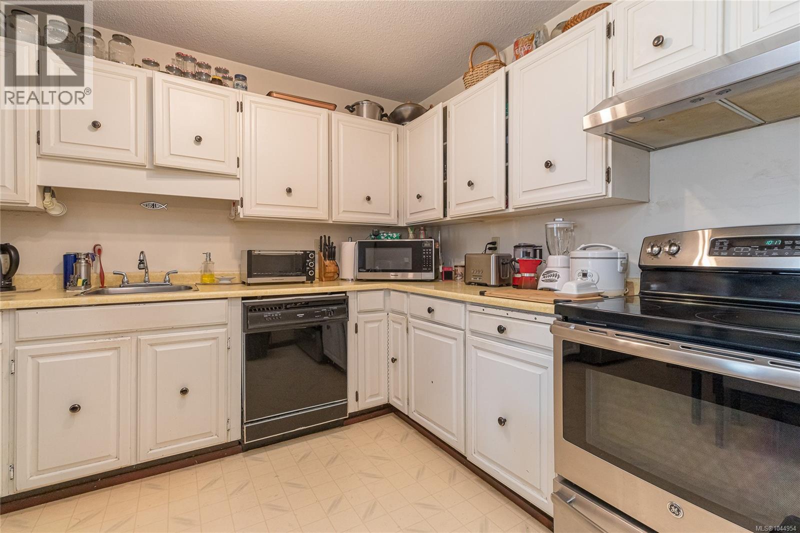 #312 1545 Pandora Ave - Image 12
