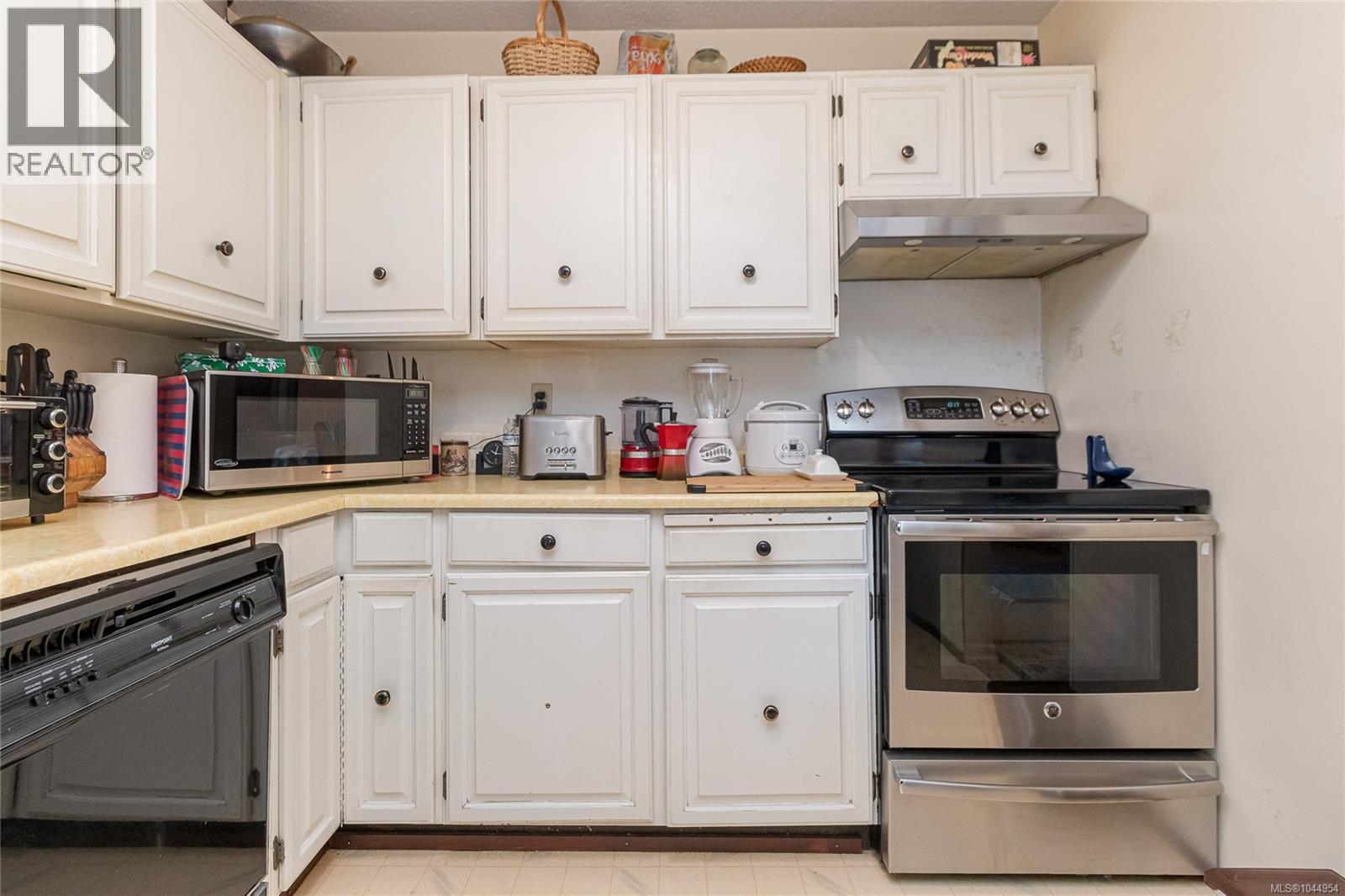 #312 1545 Pandora Ave - 13