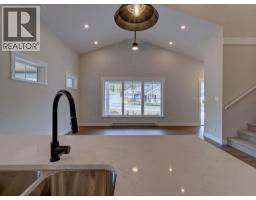 1051 Celia Crescent, Gibsons, BC V0N1V7 Photo 11