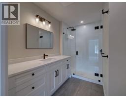 1051 Celia Crescent, Gibsons, BC V0N1V7 Photo 28