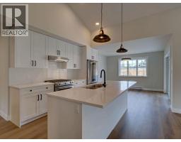 1051 Celia Crescent, Gibsons, BC V0N1V7 Photo 8