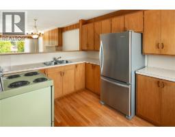 Kitchen - 1188&1190 Hartwick Street, Kelowna, BC V1Y3P3 Photo 8