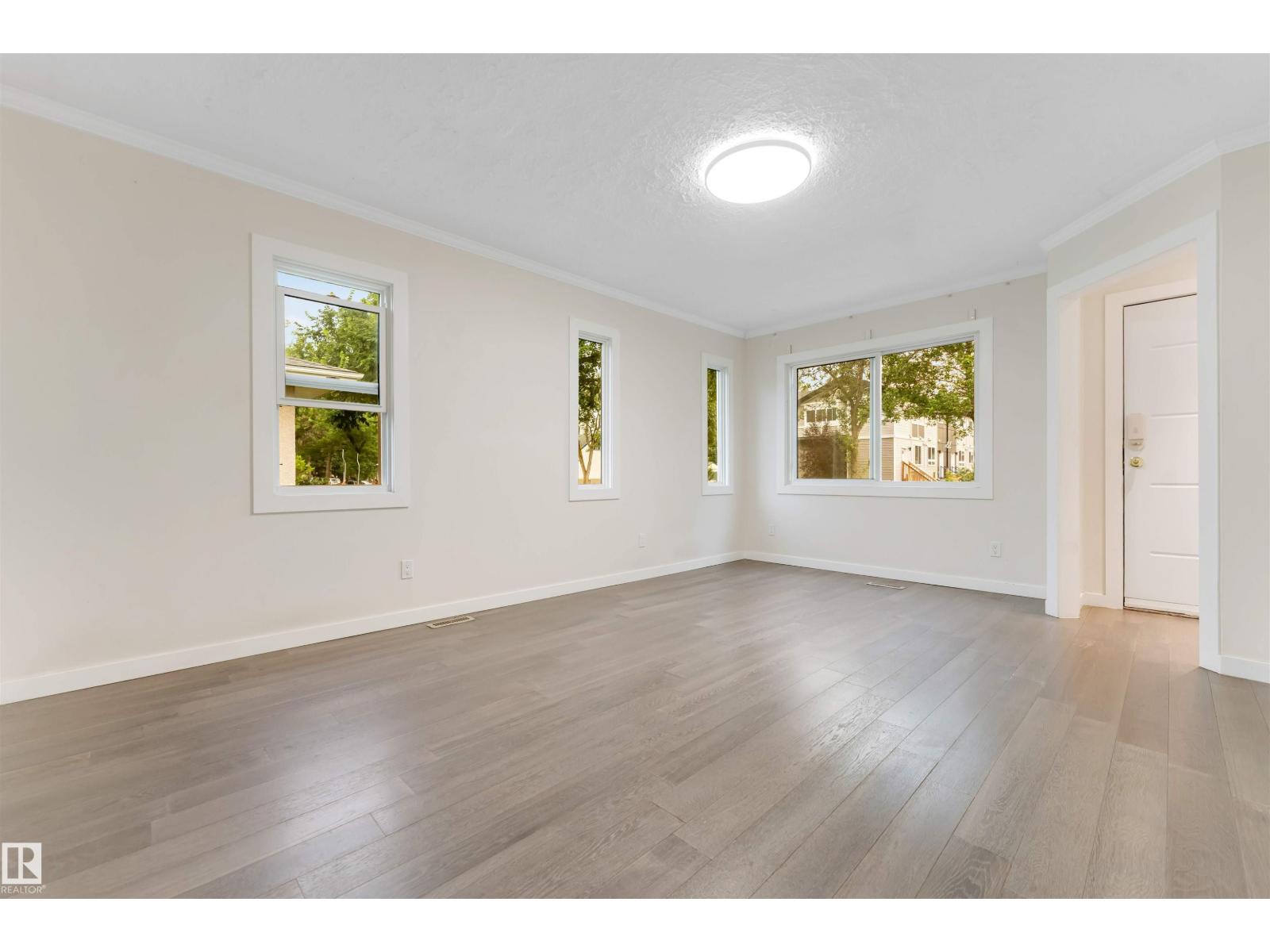 12105 87 ST NW - 10