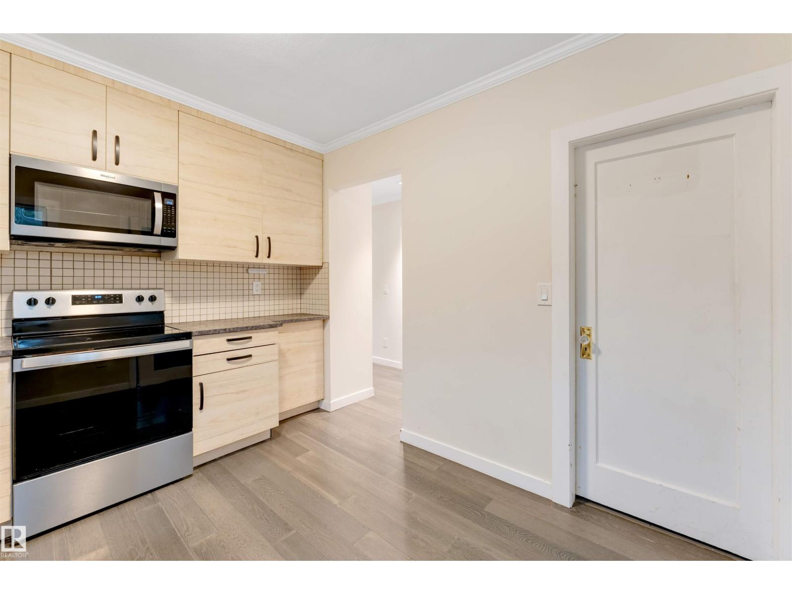 12105 87 ST NW - 15