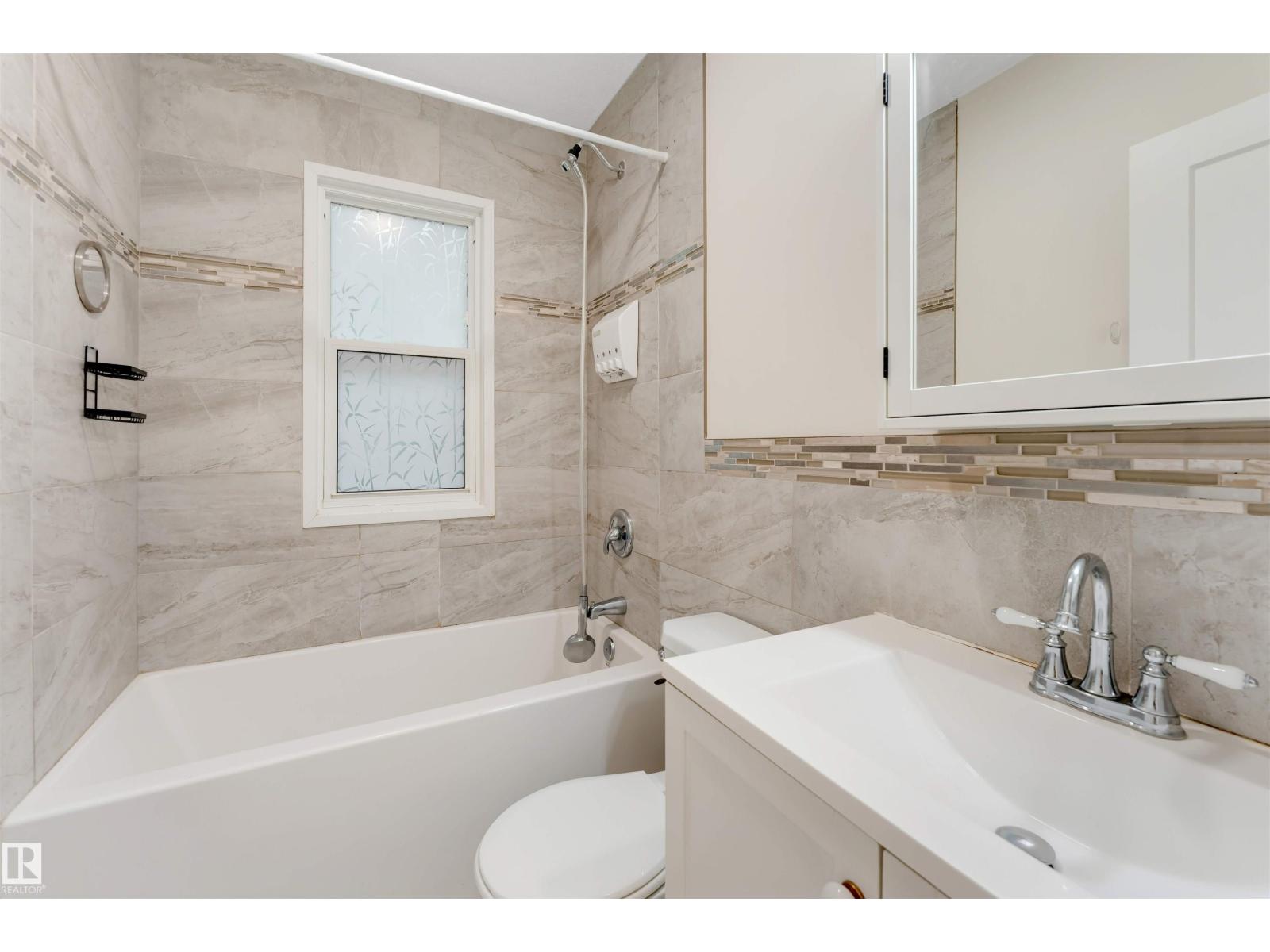 12105 87 ST NW - 20
