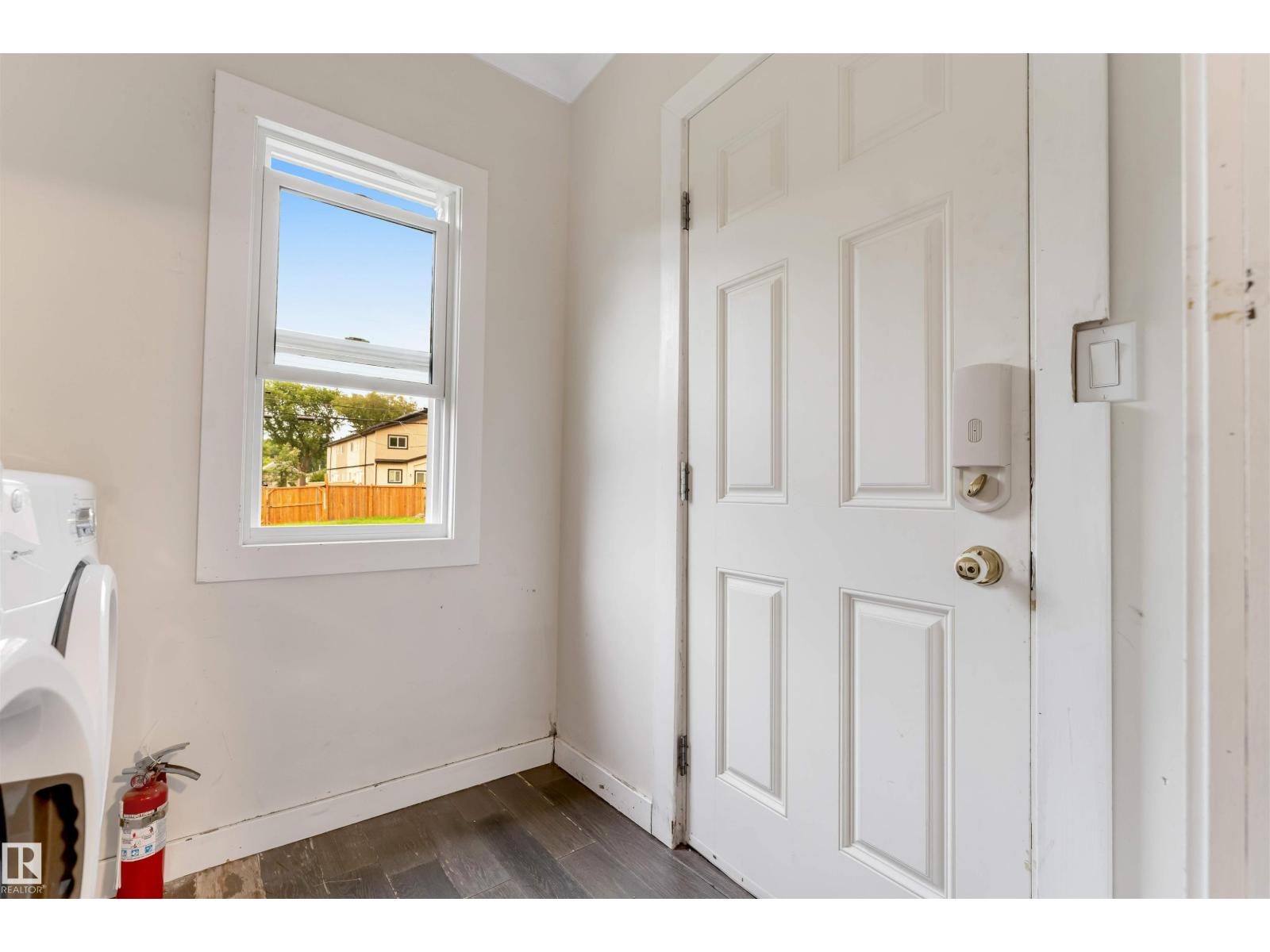 12105 87 ST NW - 22