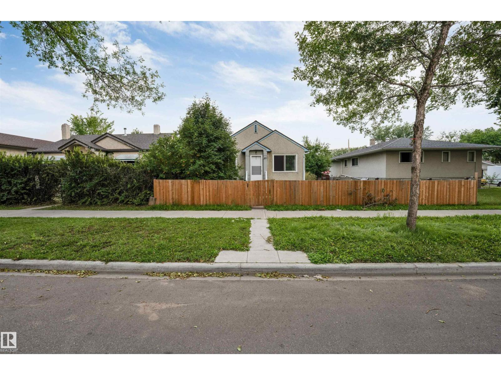 12105 87 ST NW - 3