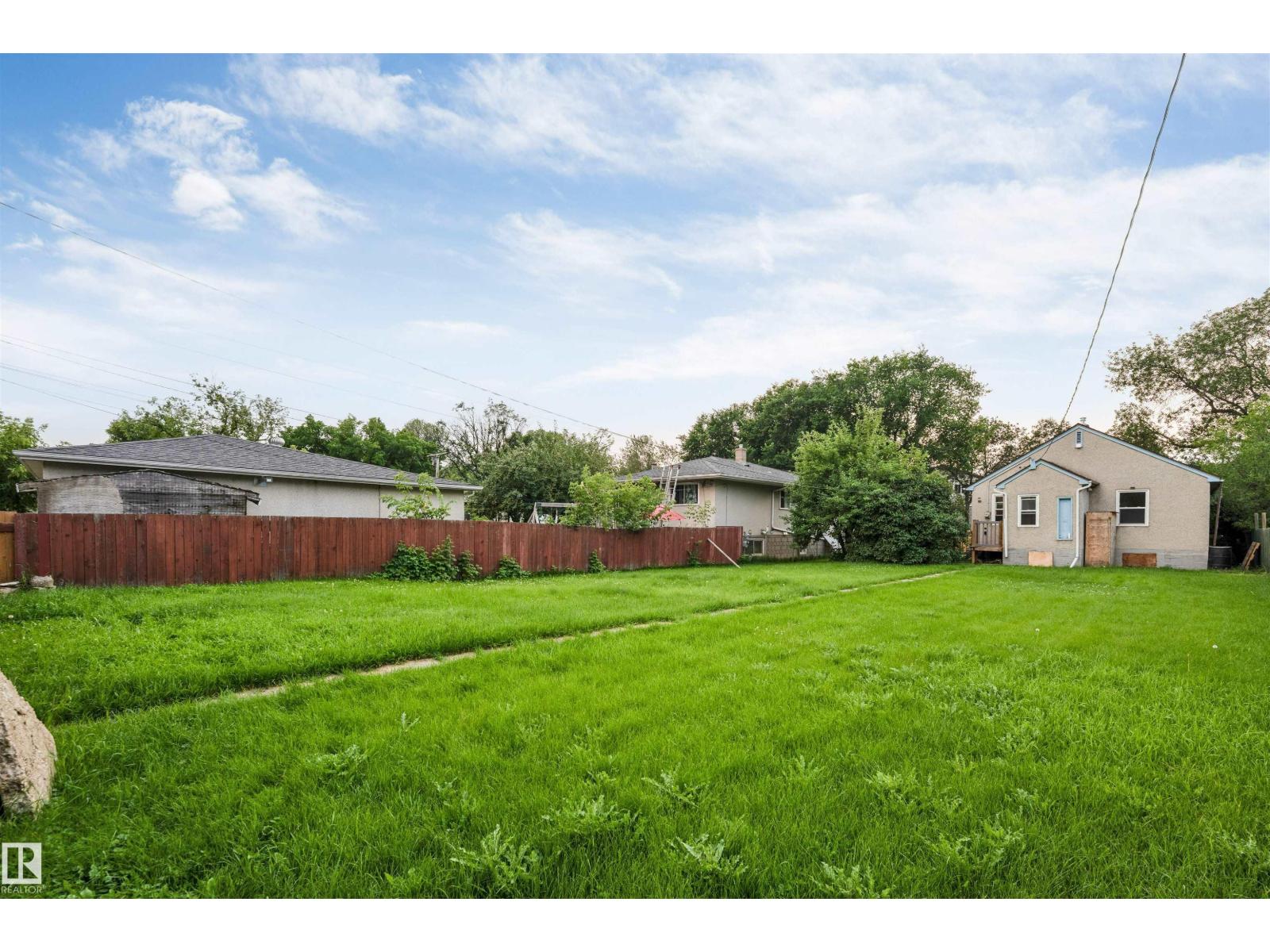 12105 87 ST NW - 7