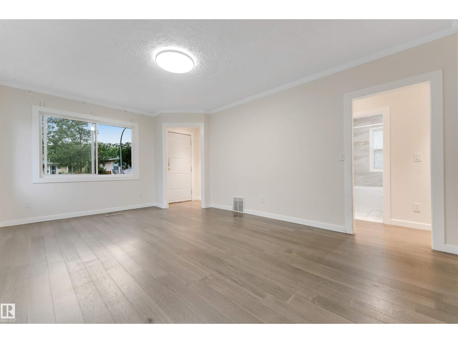 12105 87 ST NW - 9