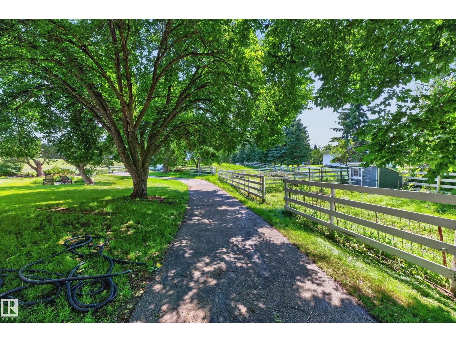 #86 52514 RGE ROAD 223 - 54