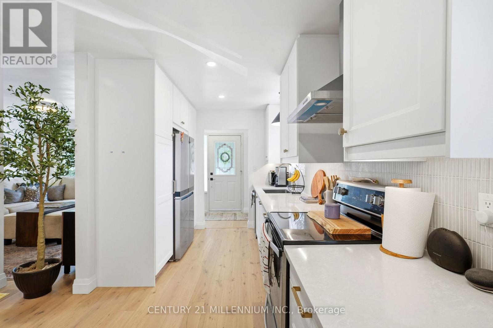 52 CARLTON DRIVE - 10