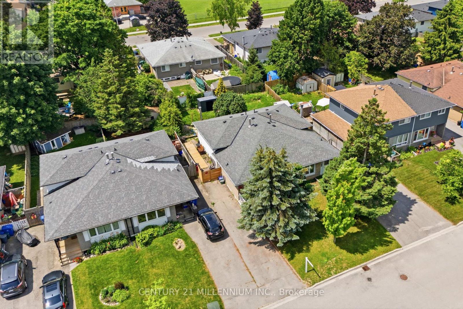 52 CARLTON DRIVE - 32