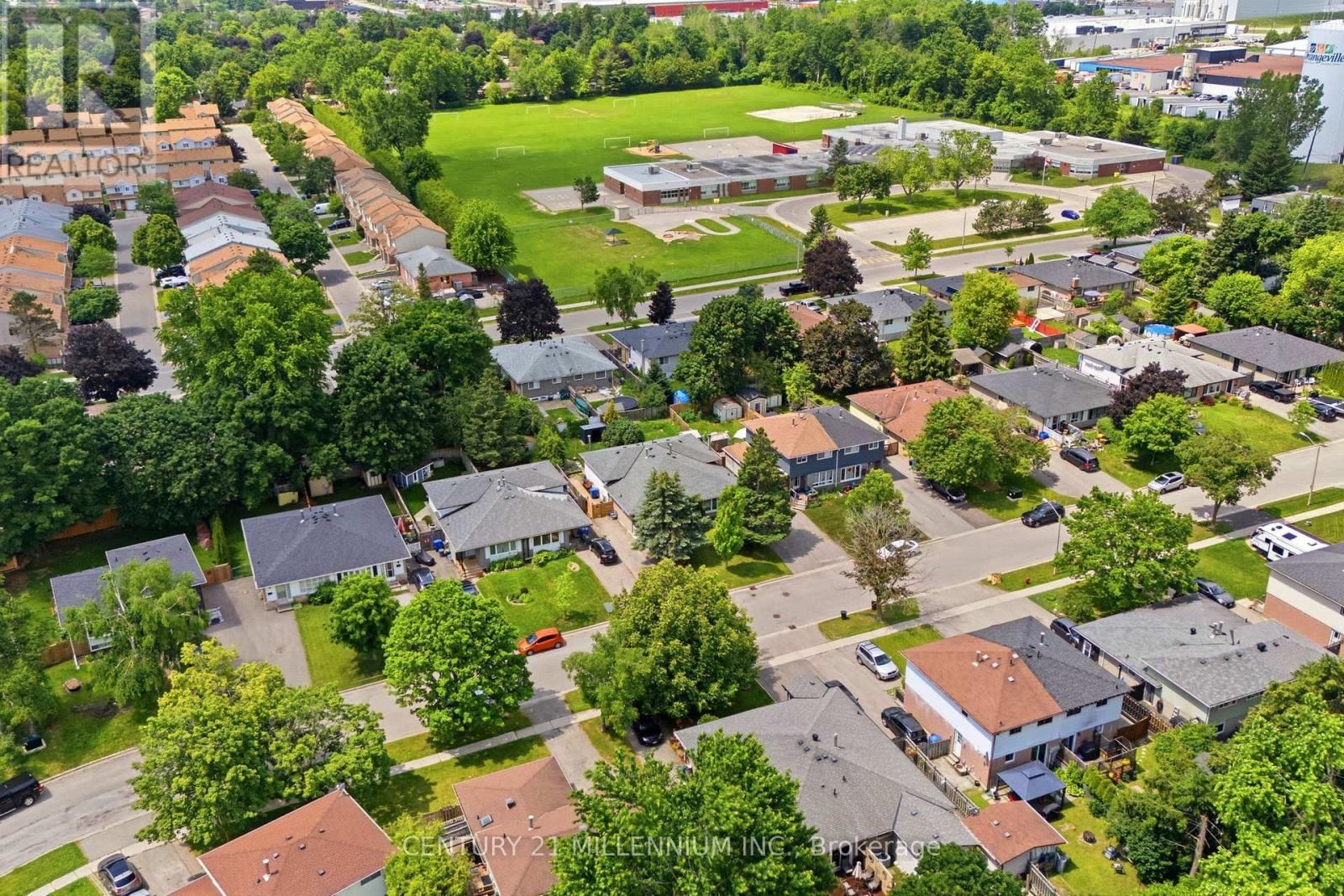 52 CARLTON DRIVE - 33