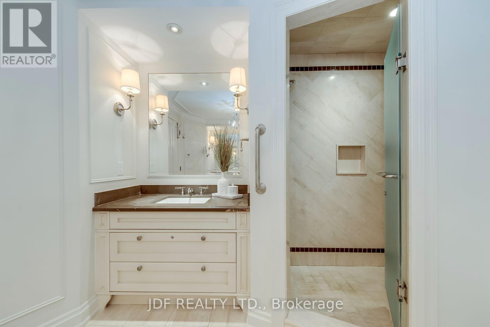 #402 111 FORSYTHE STREET - 20