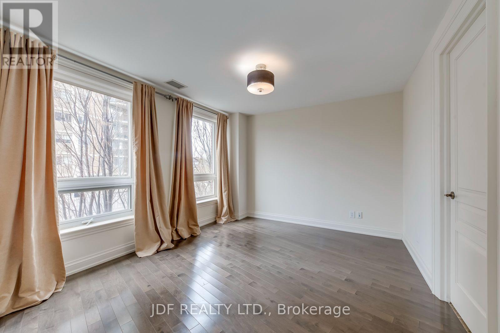 #402 111 FORSYTHE STREET - 23
