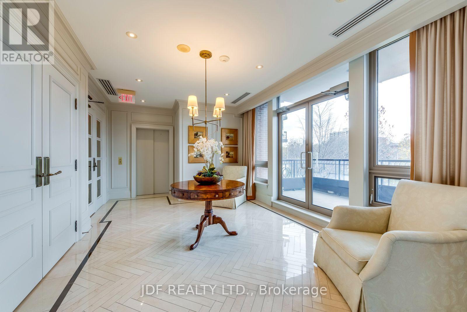 #402 111 FORSYTHE STREET - 29