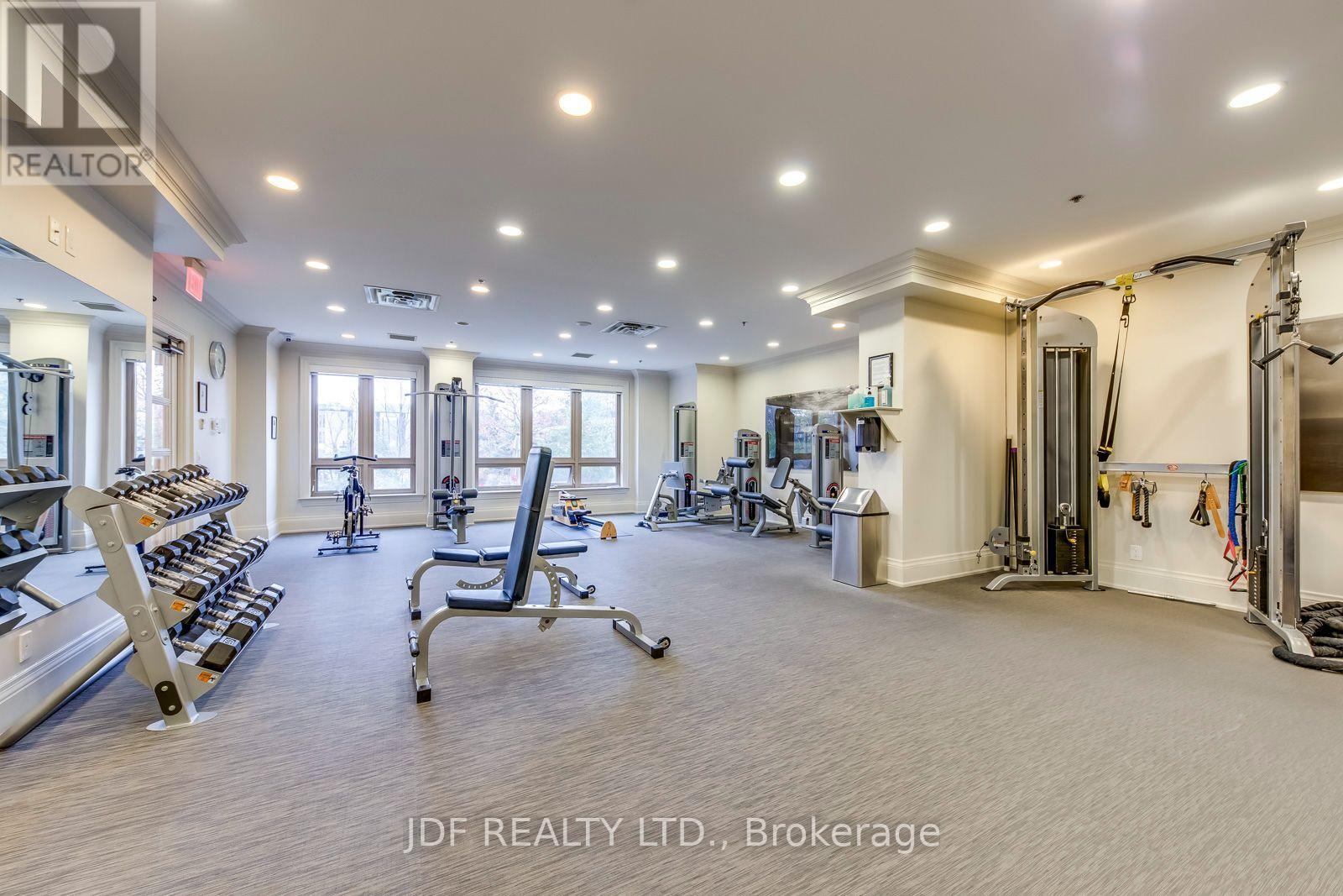 #402 111 FORSYTHE STREET - 33