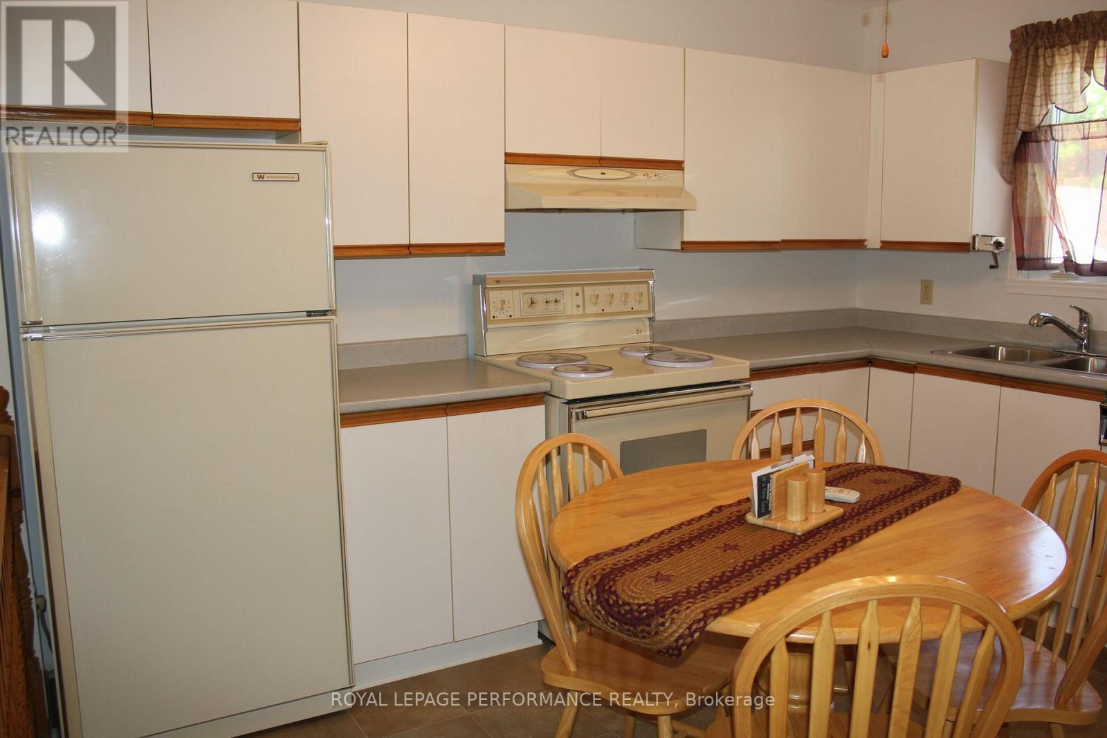 523 BEDFORD STREET - 9