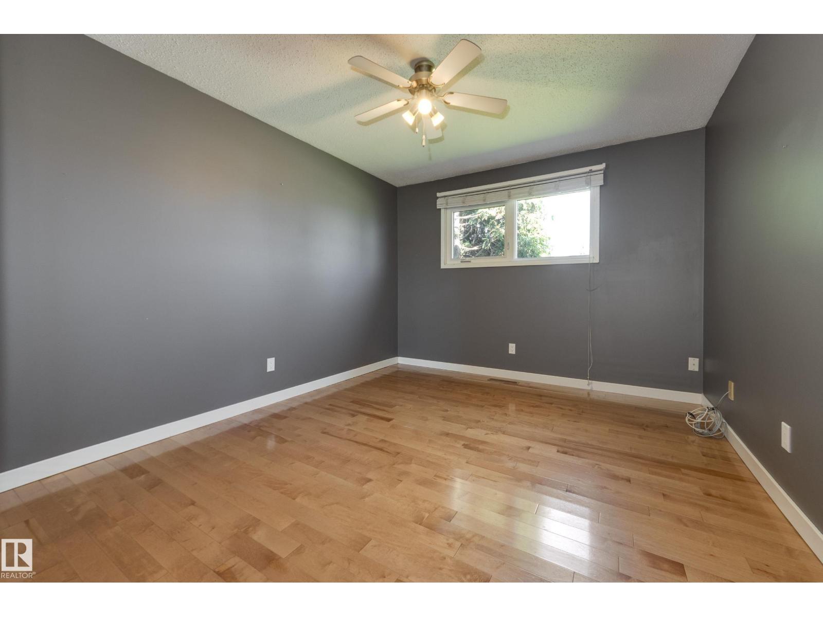 8003 136 AV NW - 13
