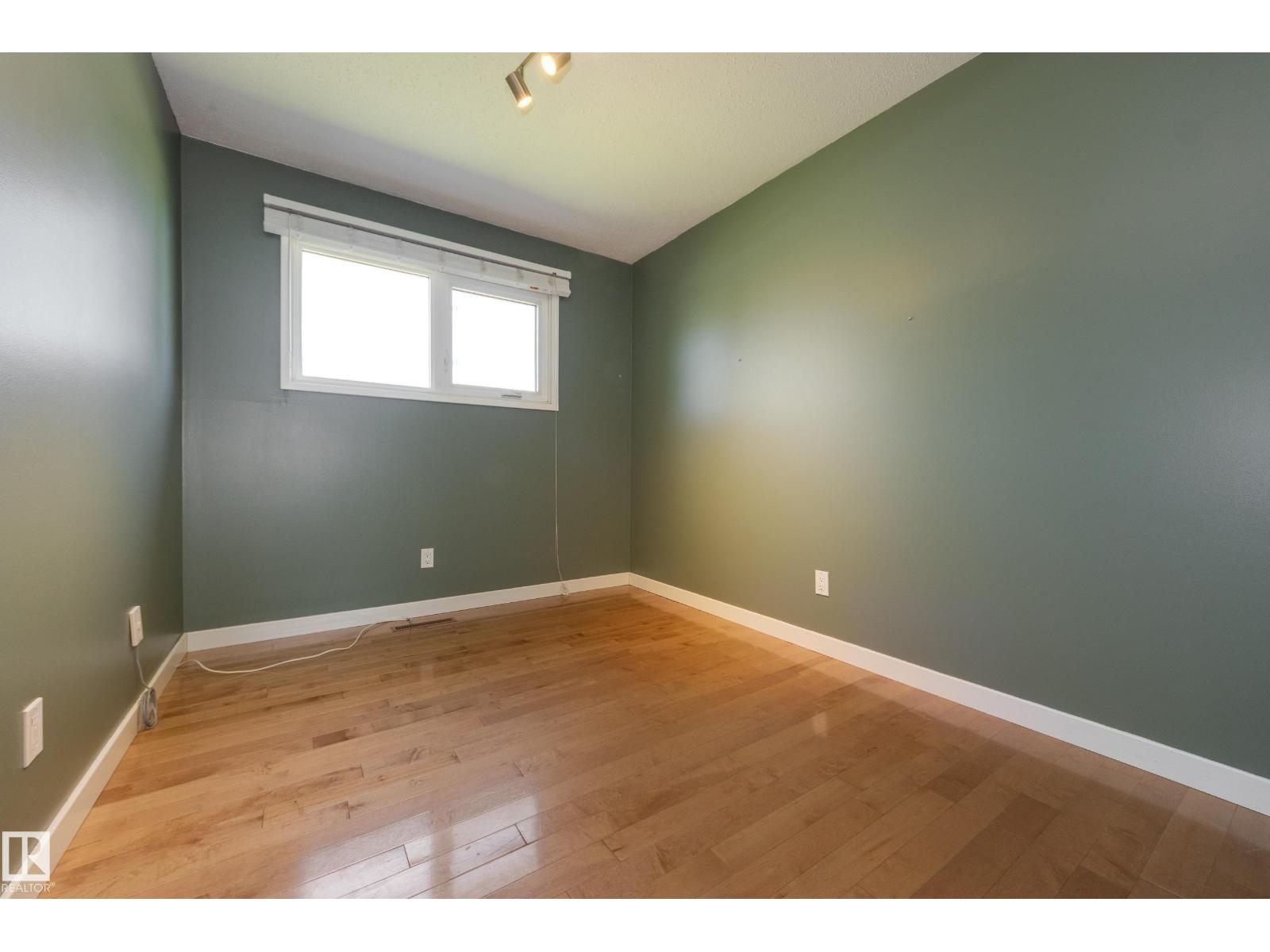 8003 136 AV NW - 16