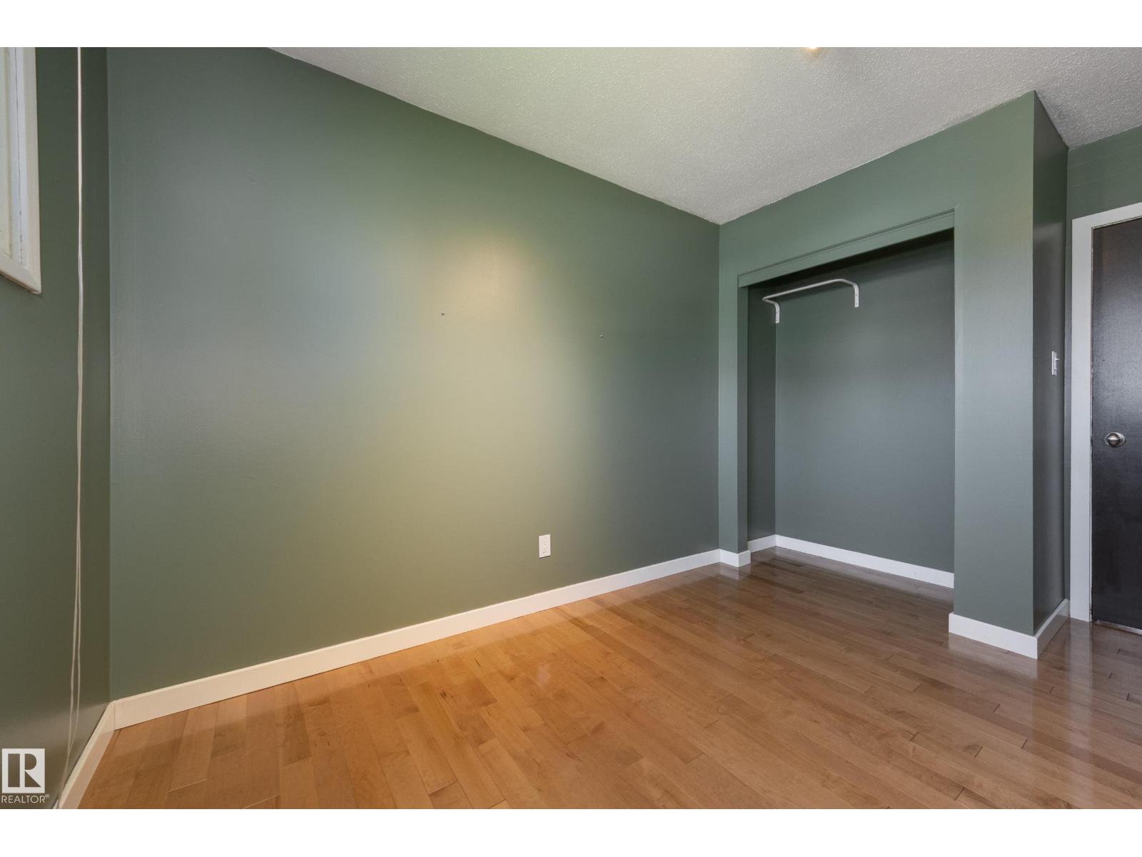 8003 136 AV NW - 18