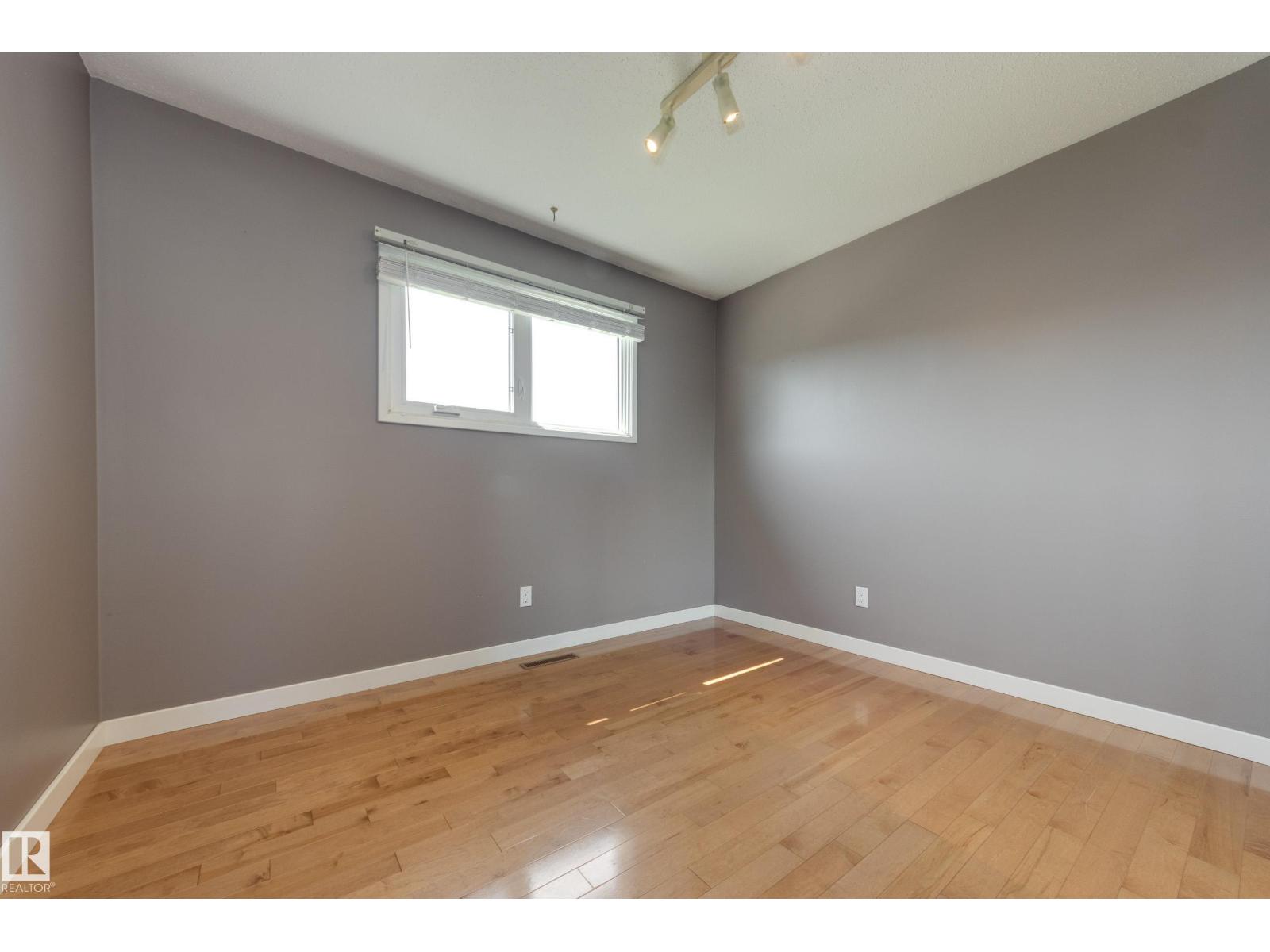 8003 136 AV NW - 19