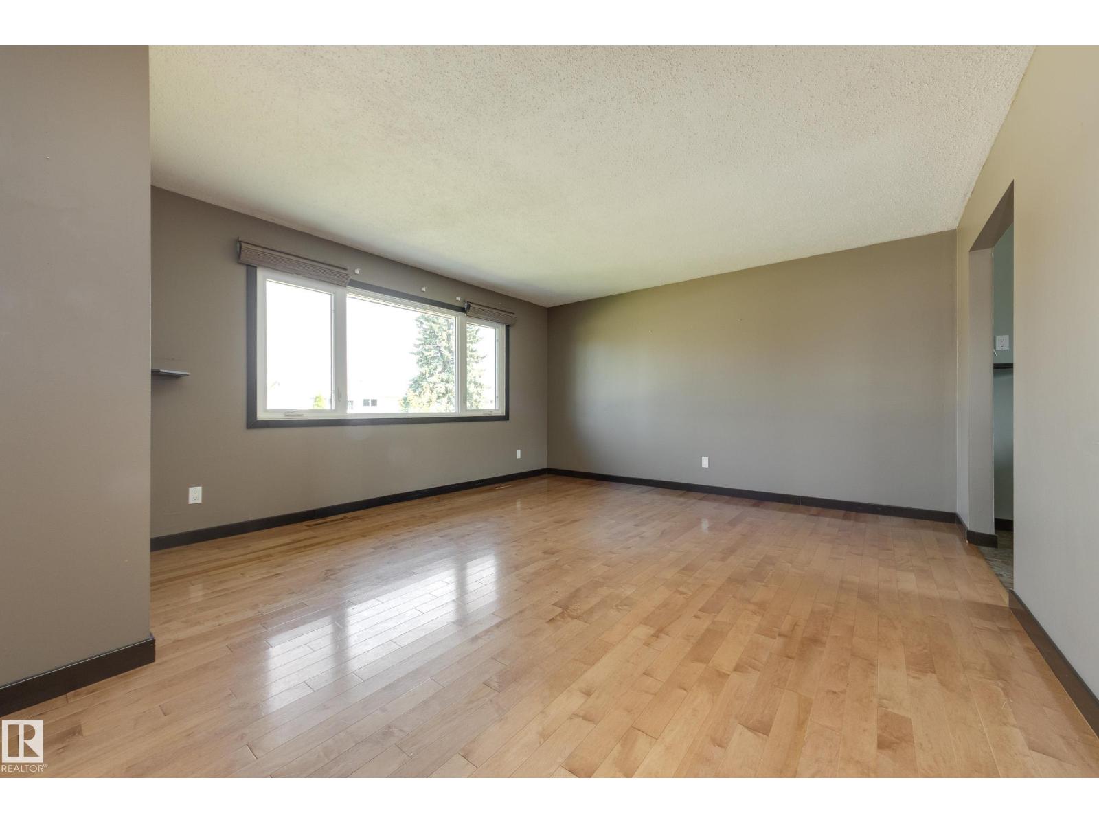 8003 136 AV NW - 2