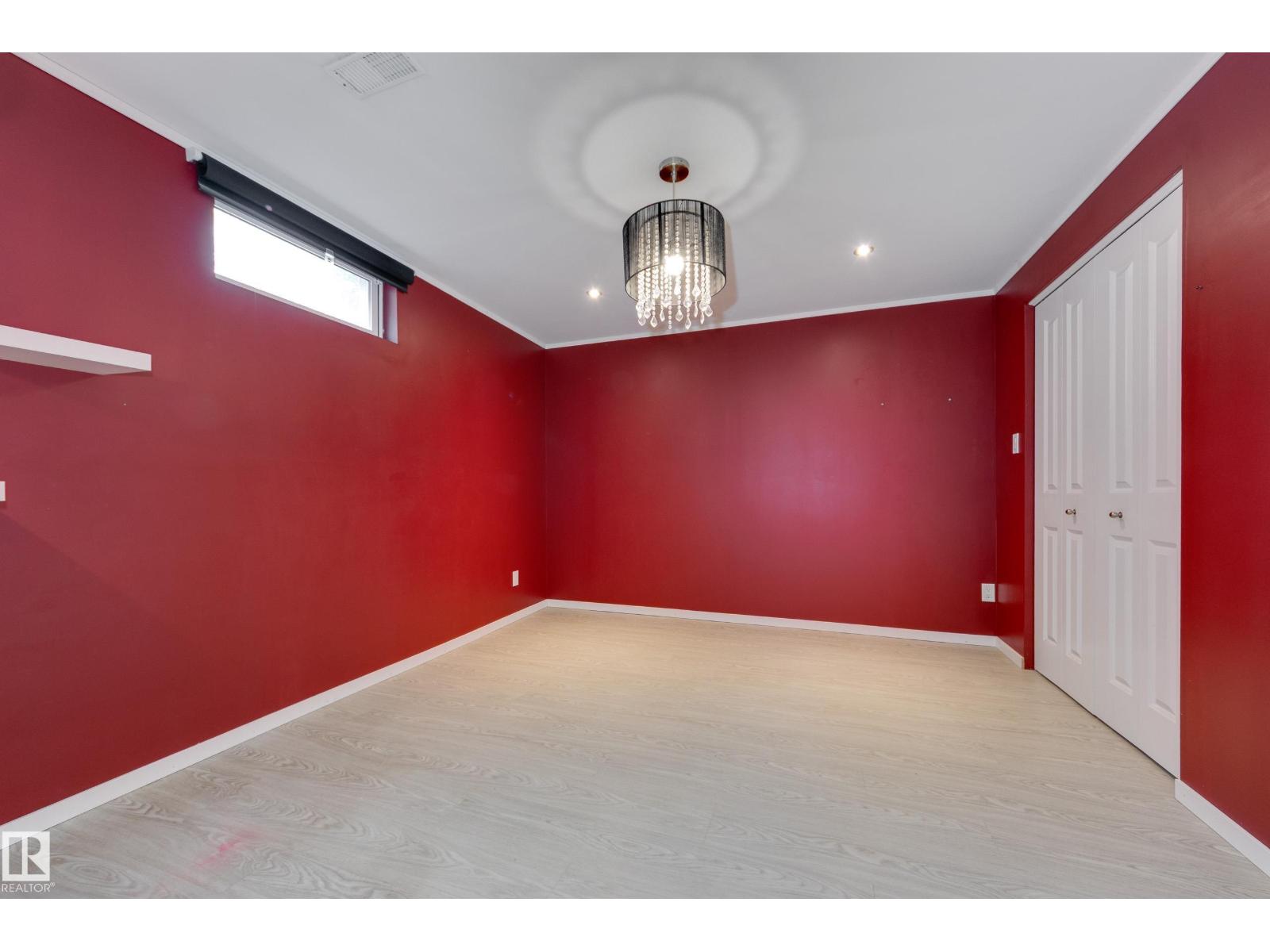 8003 136 AV NW - 29