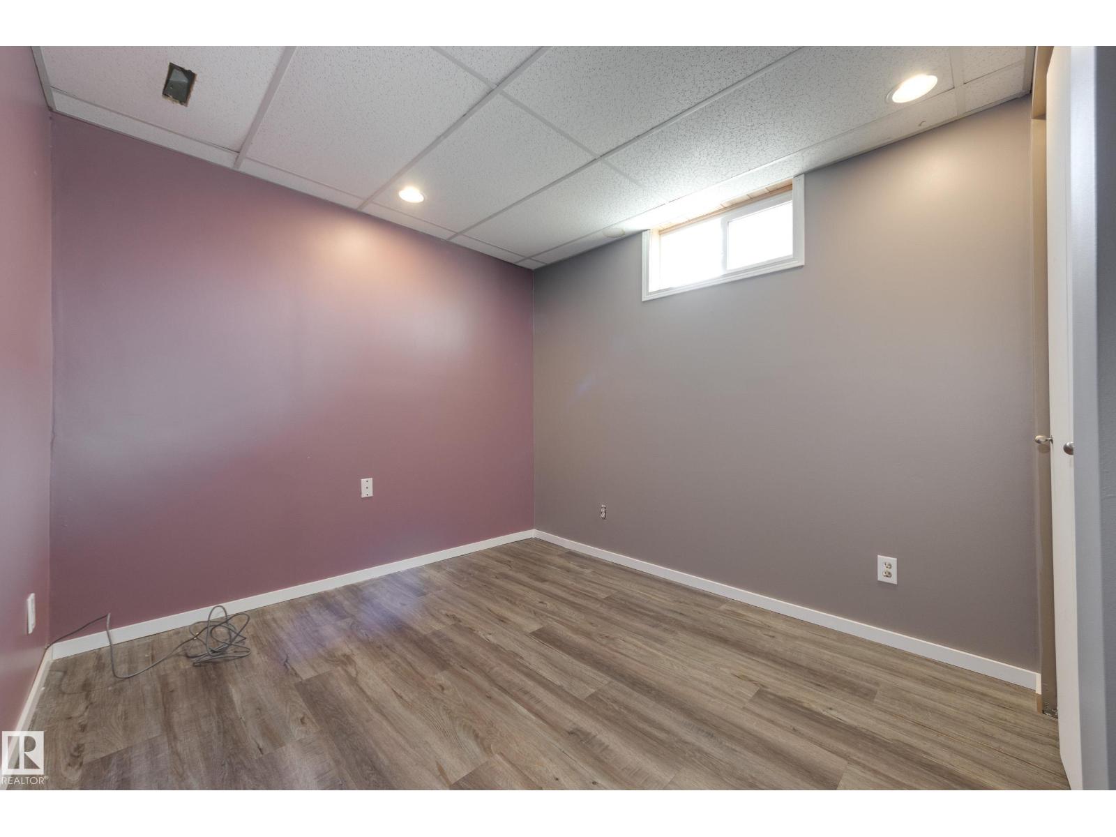 8003 136 AV NW - 30