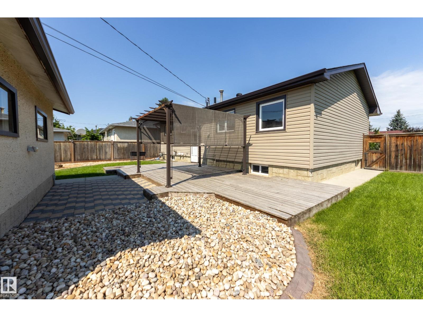 8003 136 AV NW - 33