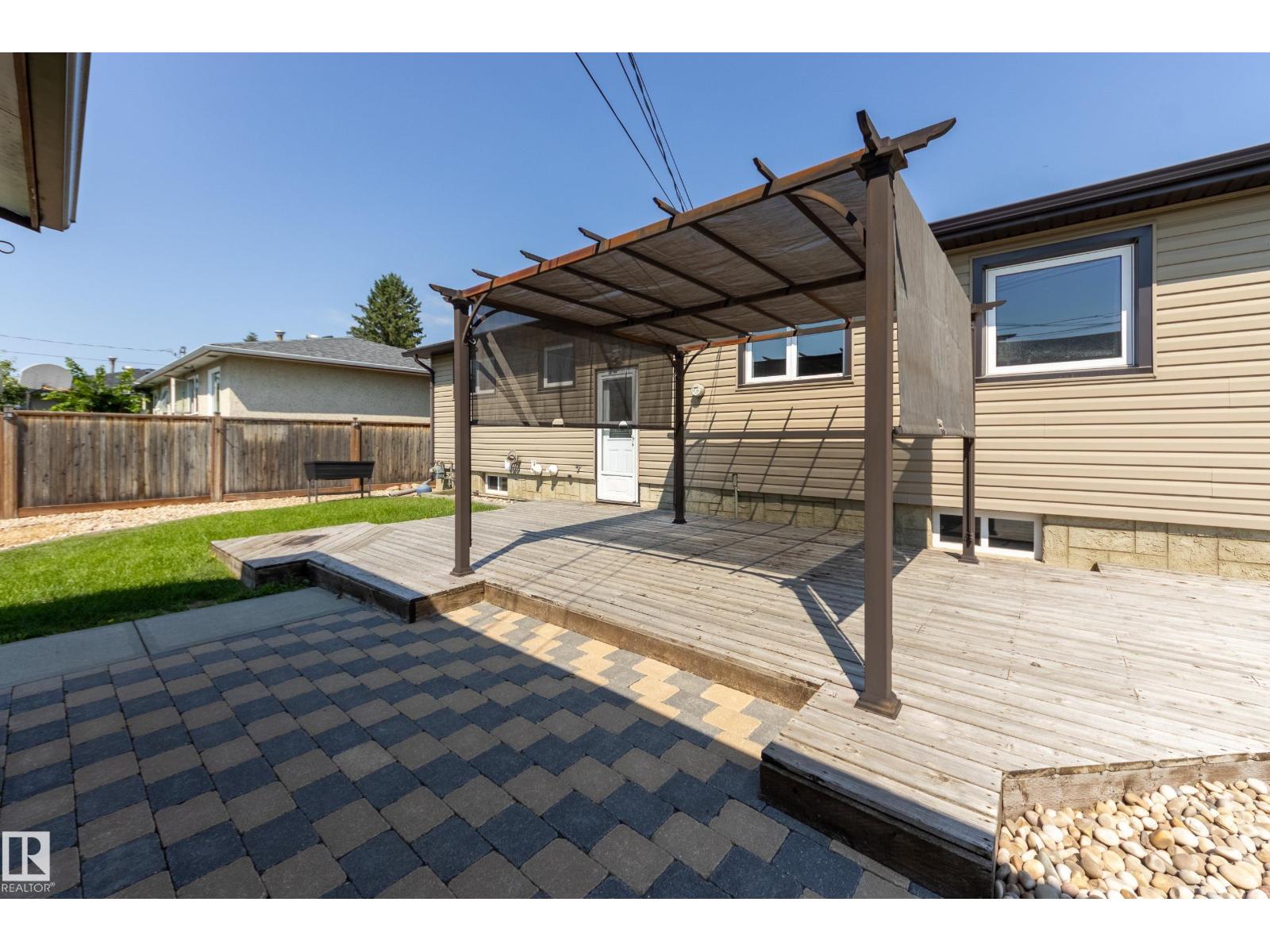 8003 136 AV NW - 34