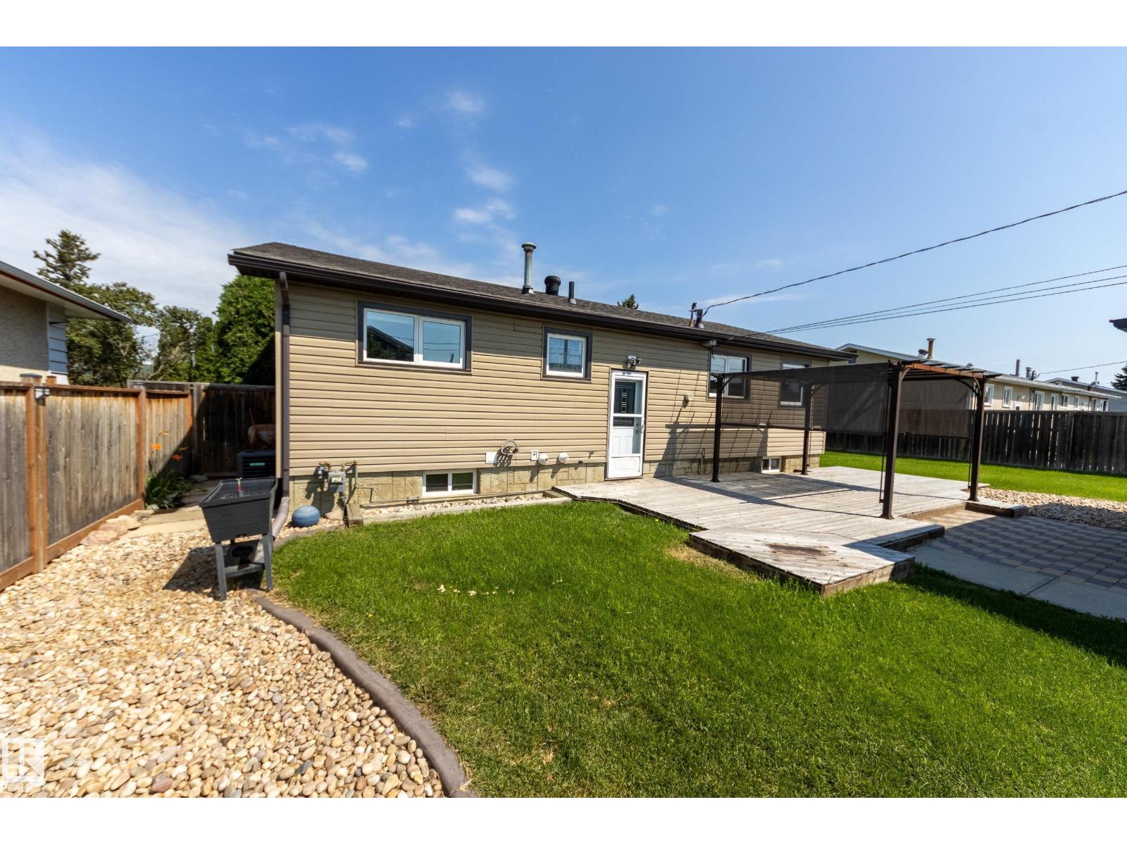 8003 136 AV NW - Image 35