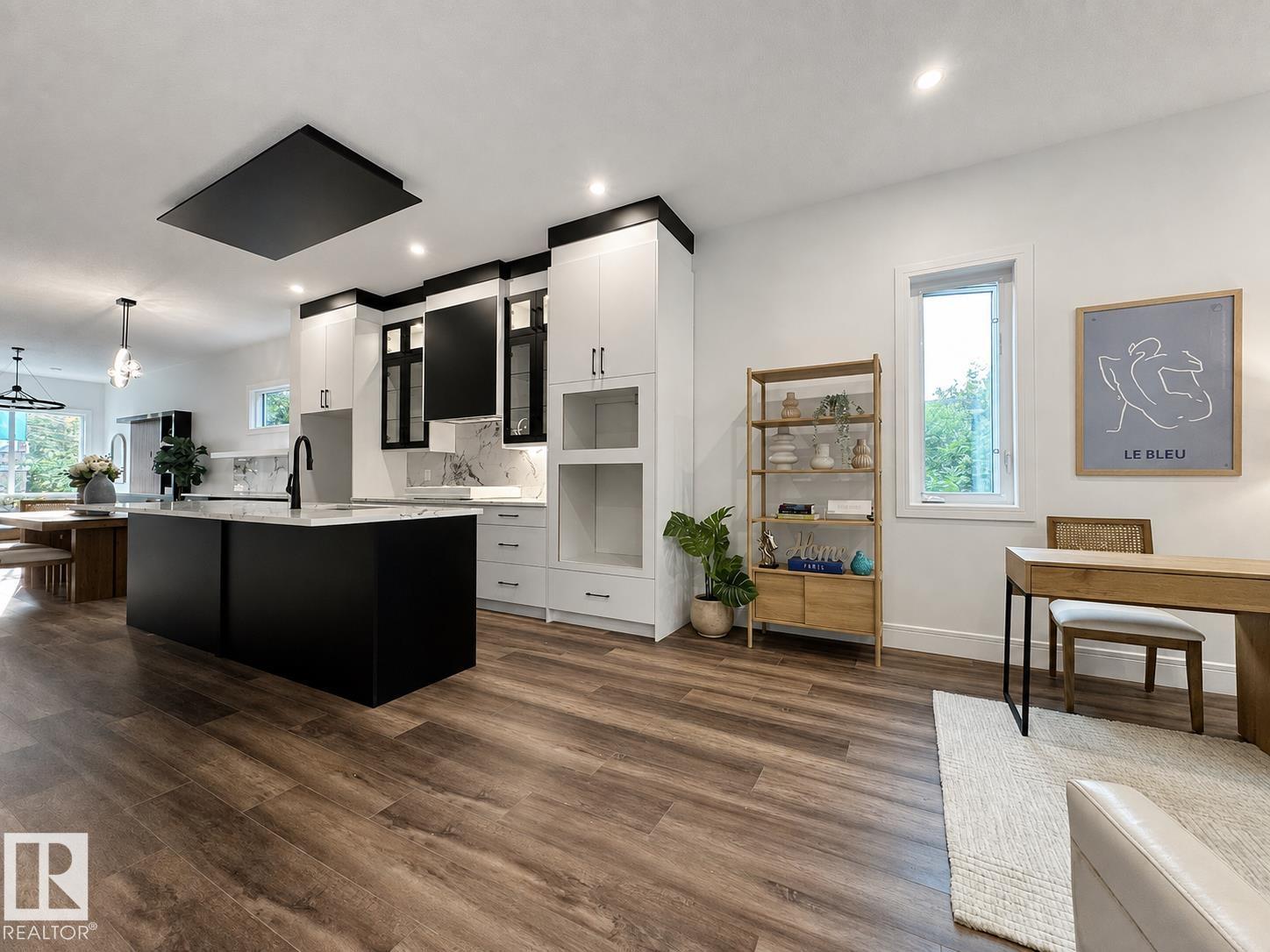 11230 125 ST NW - 10