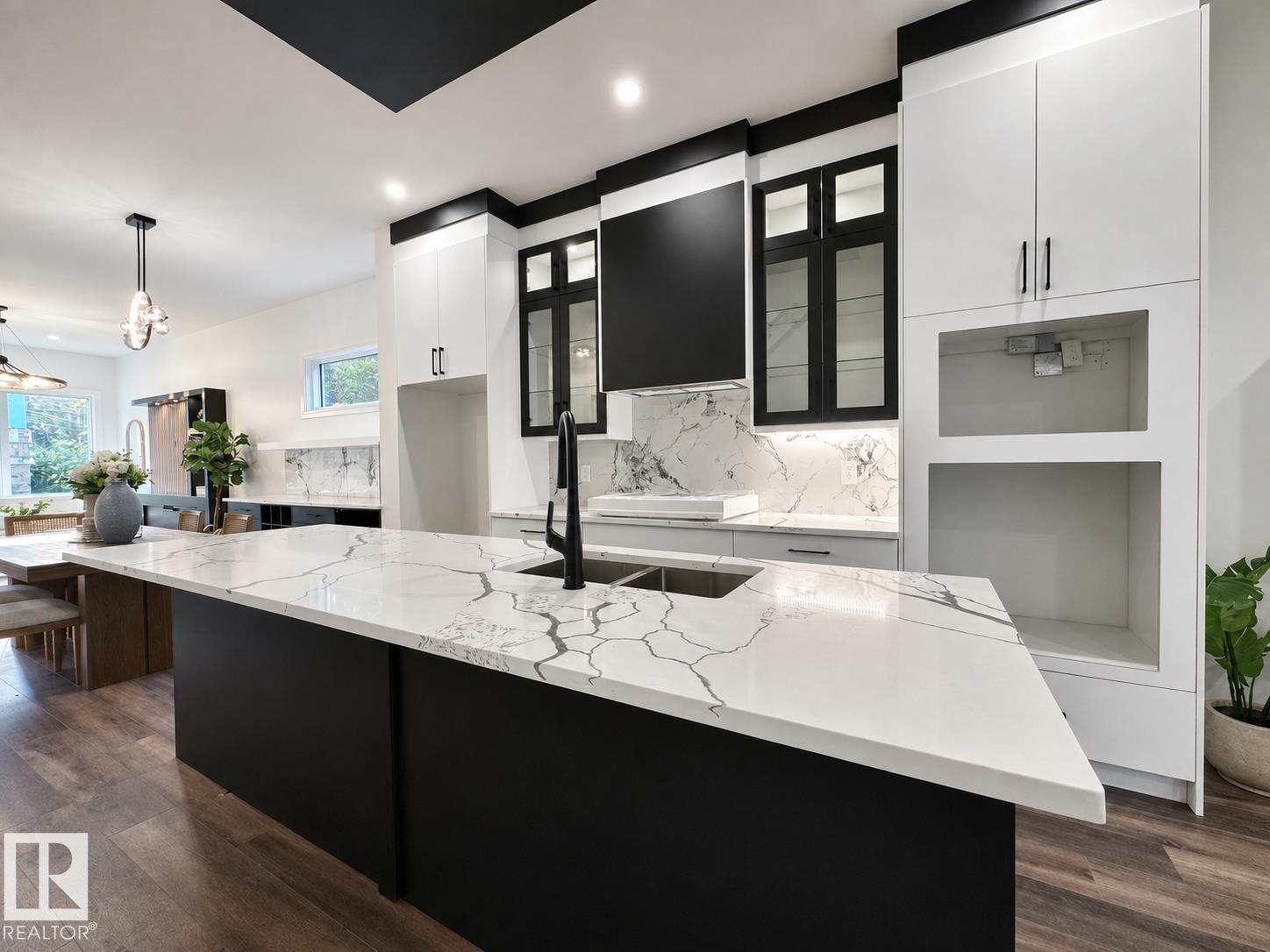 11230 125 ST NW - 12