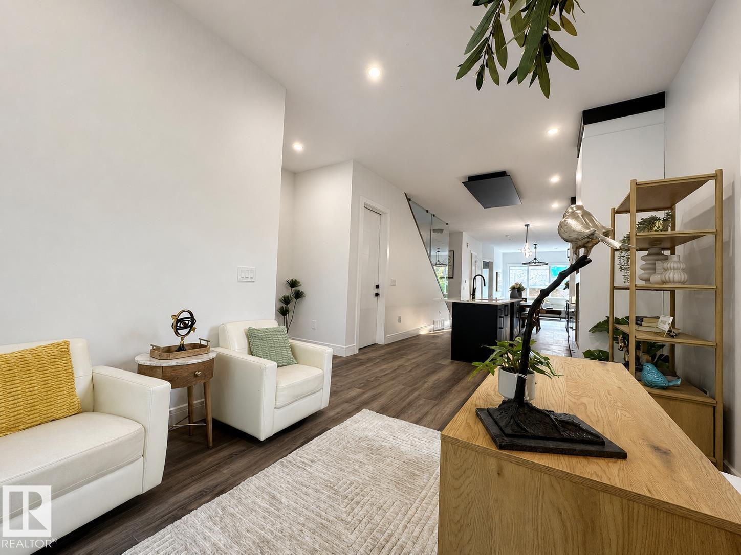 11230 125 ST NW - 9