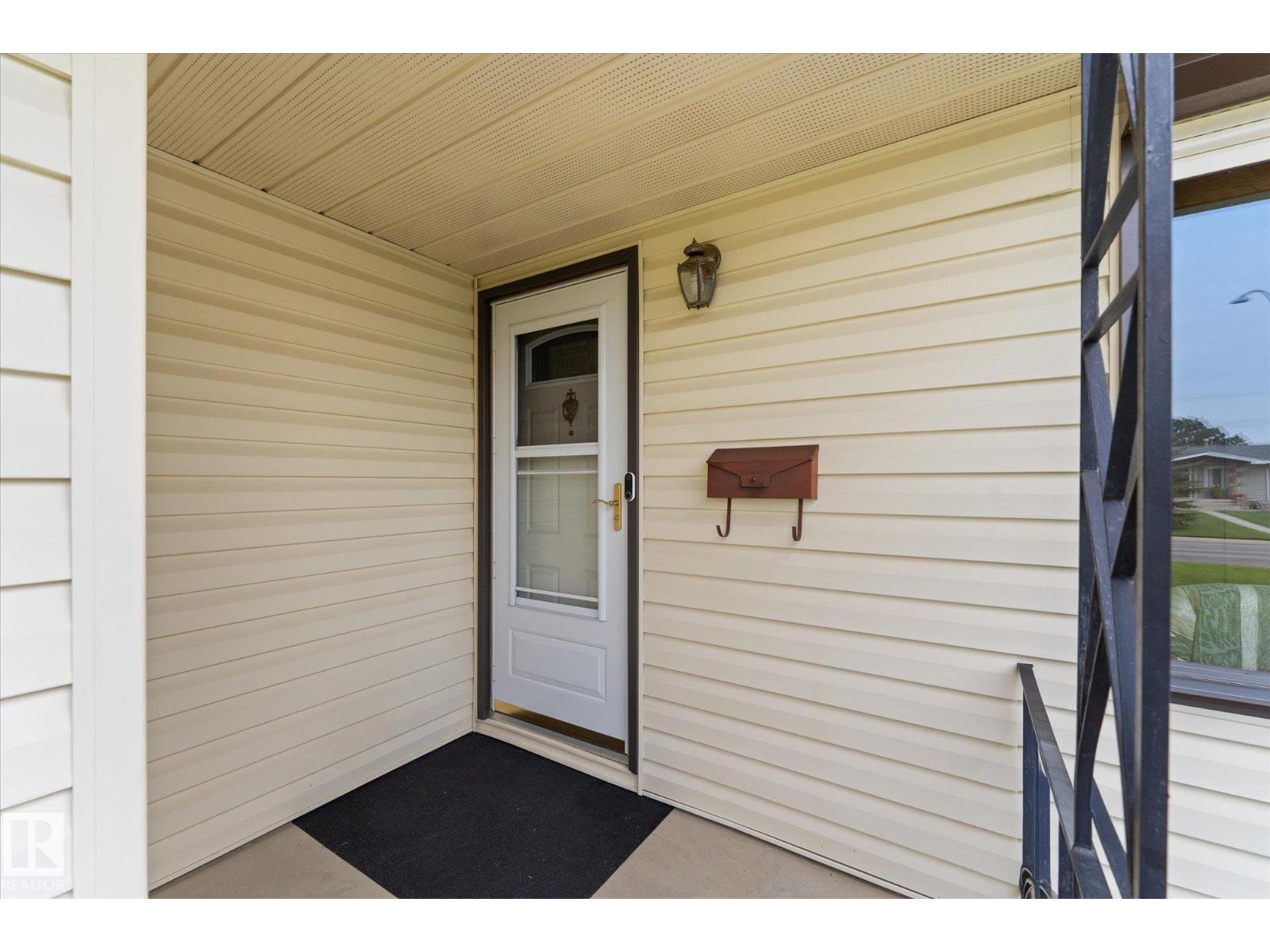 8727 73 ST NW - Image 5