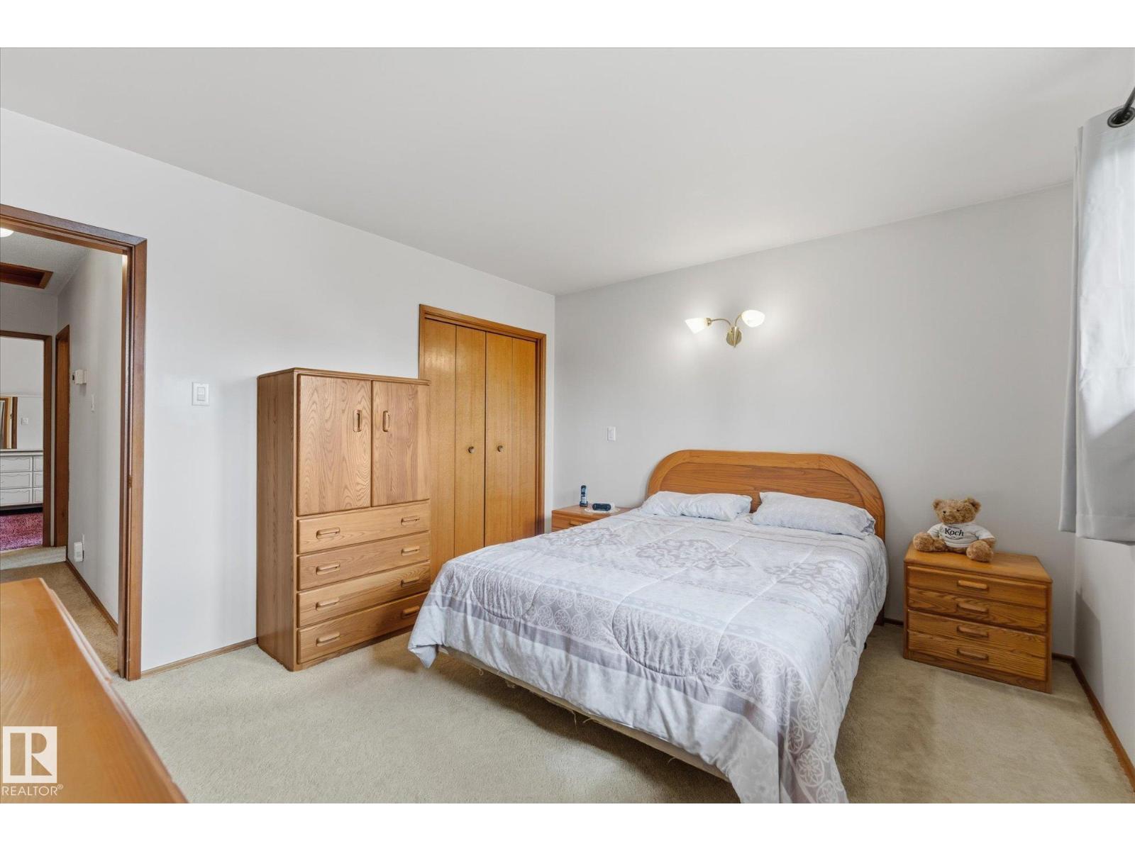8727 73 ST NW - 18