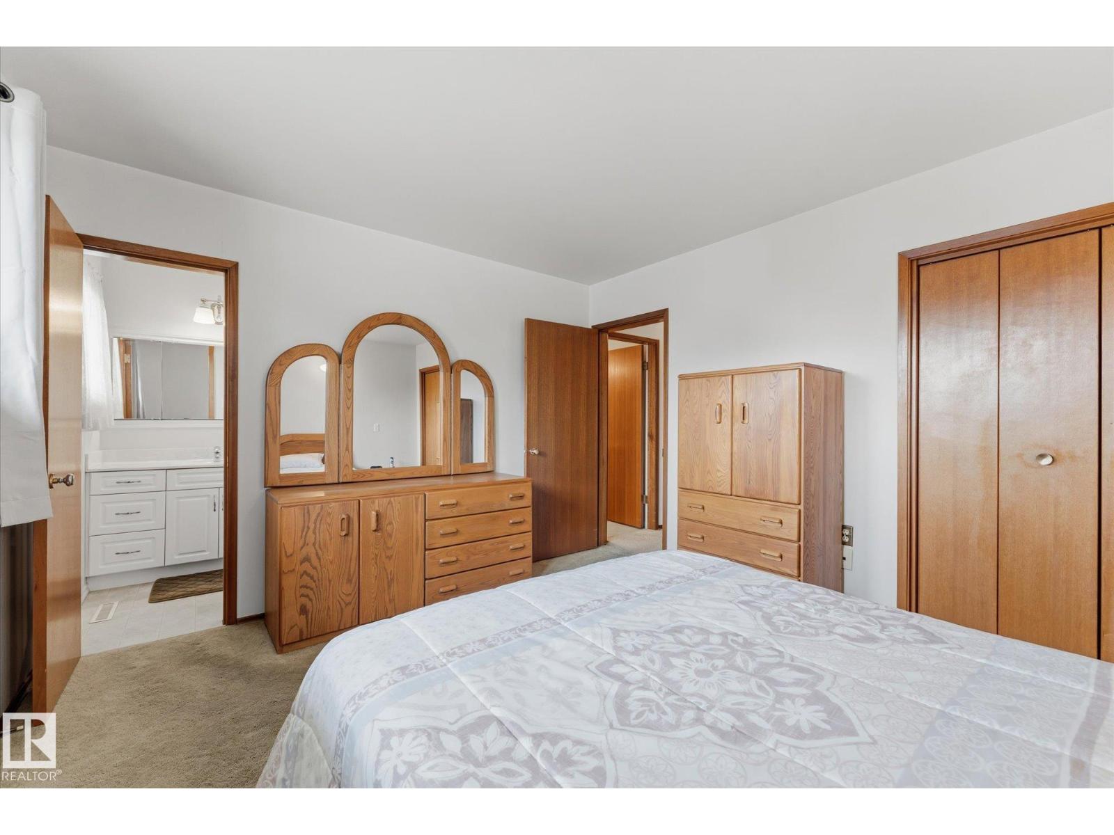 8727 73 ST NW - 19