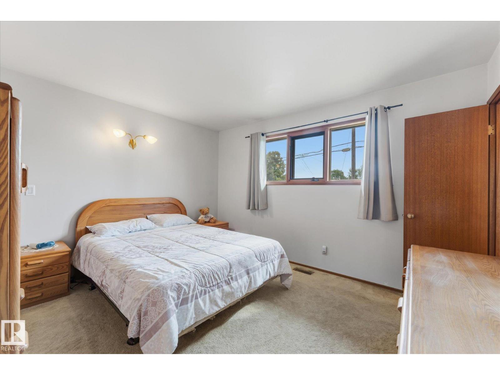 8727 73 ST NW - Image 17