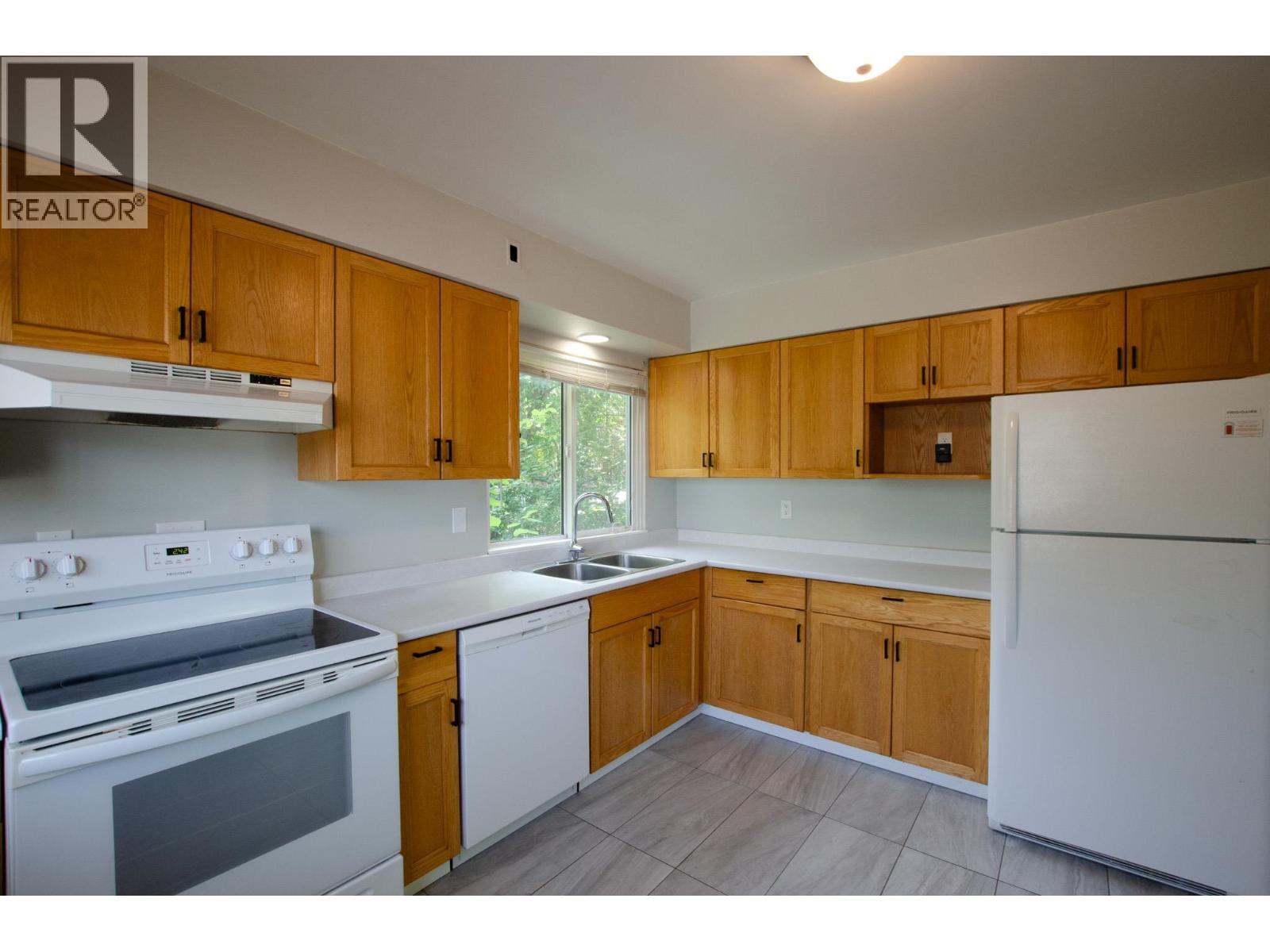 2775 HAMMOND AVENUE - 10