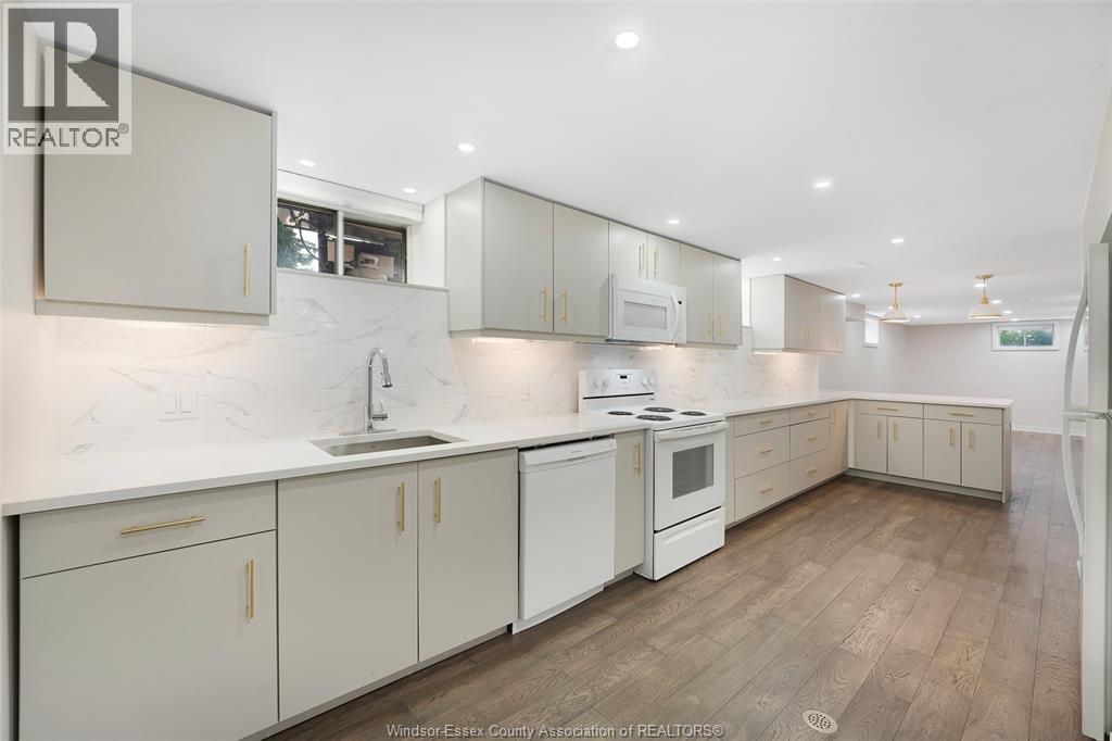 255 FORT STREET - 24