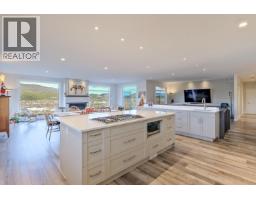 Foyer - 2241 Rojem Road, Kelowna, BC V1V2G3 Photo 12