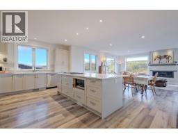 Family room - 2241 Rojem Road, Kelowna, BC V1V2G3 Photo 13