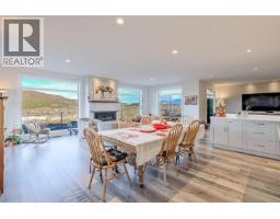 5pc Ensuite bath - 2241 Rojem Road, Kelowna, BC V1V2G3 Photo 8